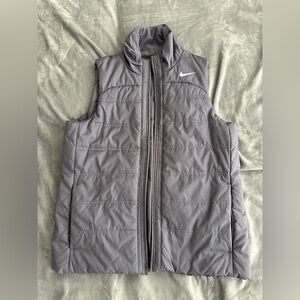 Women’s Nike Puffer Vest size L in Grey.